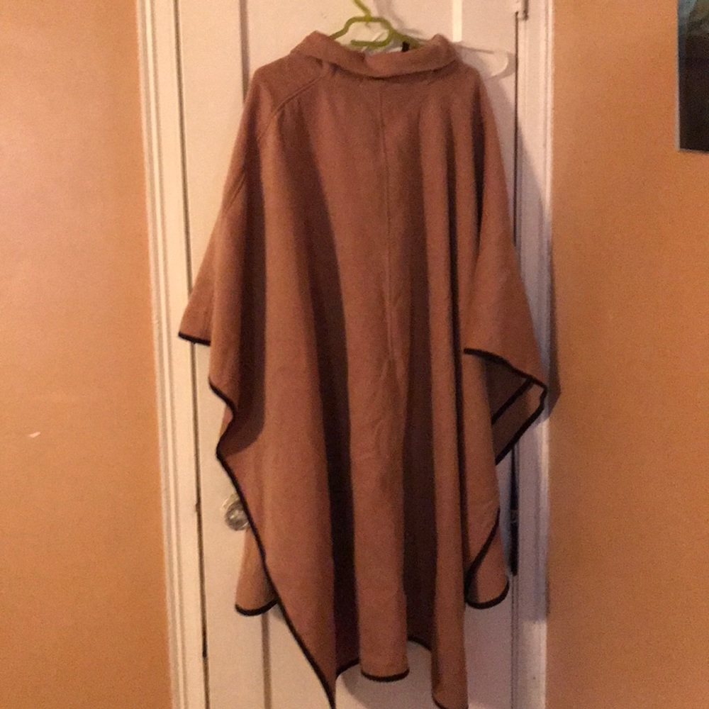Poncho - Picture 3 of 4